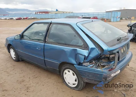 1992 Hyundai Excel Gs z USA, uszkodzony, nr VIN KMHVD32J7NU157375